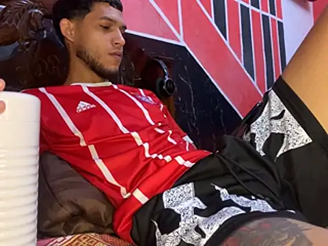 Snapshot of tanned_boy chatting on April 3, 2026, 3:29 pm tanned boy online show from April 3, 2026, 3:29 pm