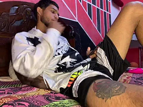 Snapshot of tanned_boy chatting on March 28, 2026, 3:57 pm tanned boy online show from March 28, 2026, 3:57 pm