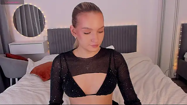 CassieRayss online show from December 16, 2025, 12:53 pm