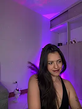 martina duque  online show from March 2, 2025, 4:28 am