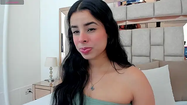 emma castilloo online show from November 17, 2025, 9:52 pm