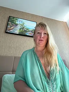 EmmaInLove23 online show from June 10, 2026, 12:56 am