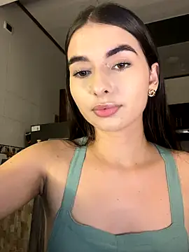 Coralinee 01 online show from December 1, 2025, 12:33 am