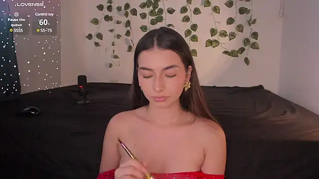 Coralinee 01 online show from December 21, 2024, 8:32 pm