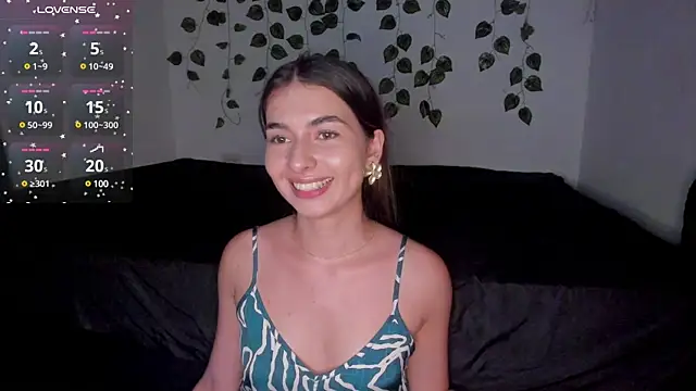 Coralinee 01 online show from December 24, 2024, 1:27 am