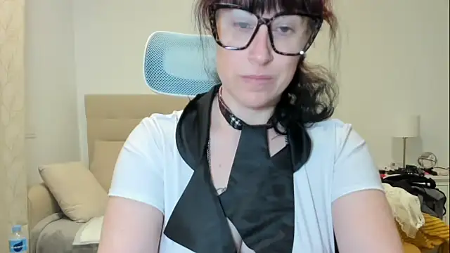 emmita69  online show from February 16, 2026, 11:13 pm