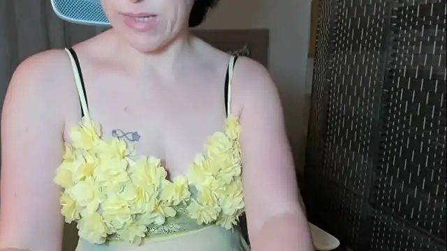 emmita69  online show from July 19, 2026, 12:41 am