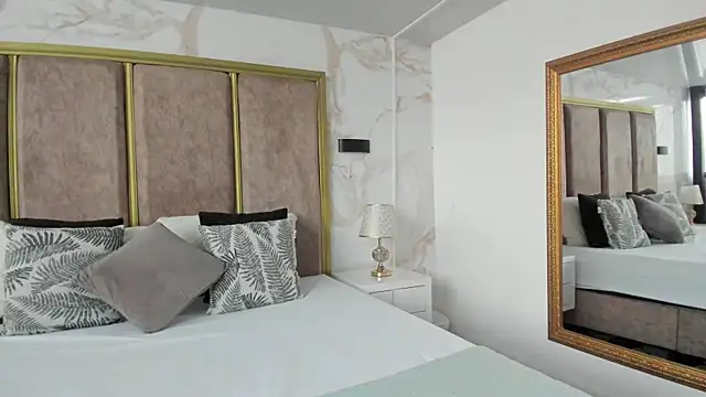 Amareto  online show from October 2, 2025, 11:57 am