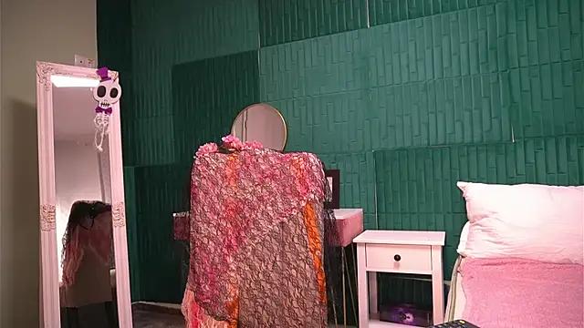 HaileyMoonn online show from November 3, 2025, 5:01 am