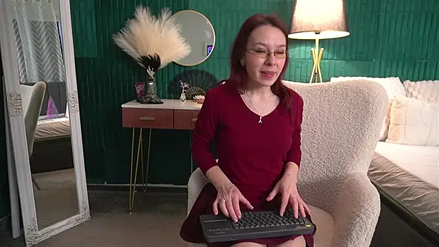 Snapshot of HaileyMoonn chatting on March 16, 2026, 4:20 am HaileyMoonn online show from March 16, 2026, 4:20 am