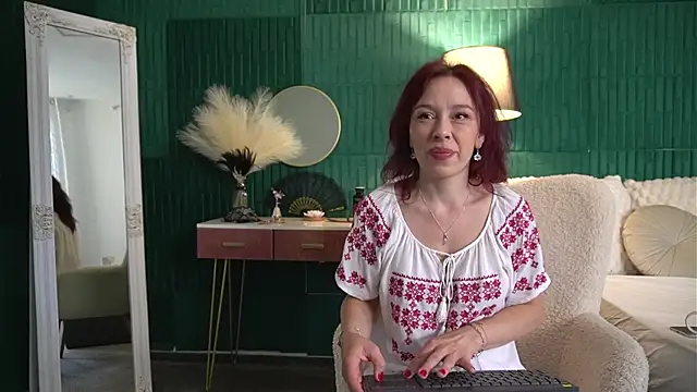 HaileyMoonn online show from July 8, 2026, 3:51 am