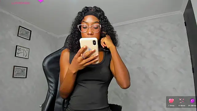 deyy madissonn online show from February 4, 2026, 8:59 pm