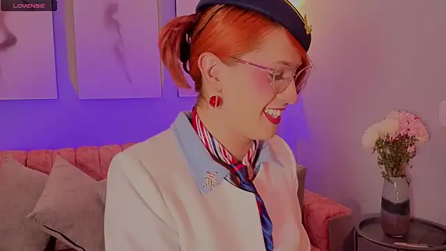 Juliana Saenzz online show from October 13, 2025, 3:30 am