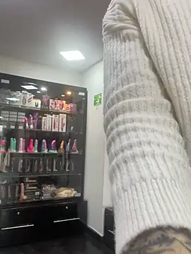 Juliana Saenzz online show from March 22, 2025, 3:42 pm