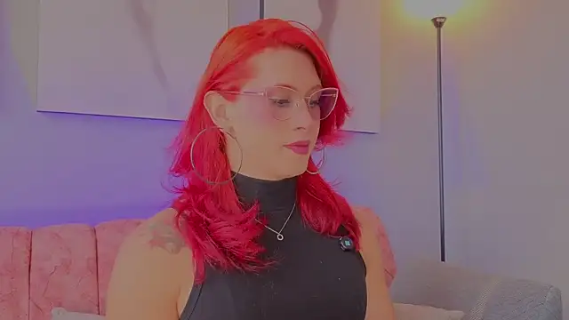 Juliana Saenzz online show from November 20, 2025, 3:56 pm