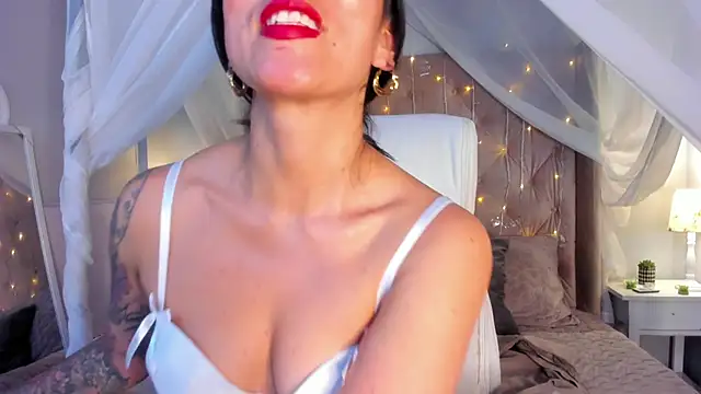 kira moon   online show from March 12, 2025, 8:31 pm