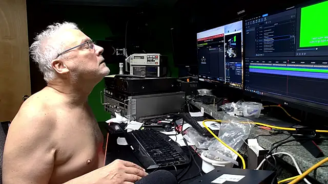ButtCrackShowing-OOPS online show from April 24, 2026, 2:13 am