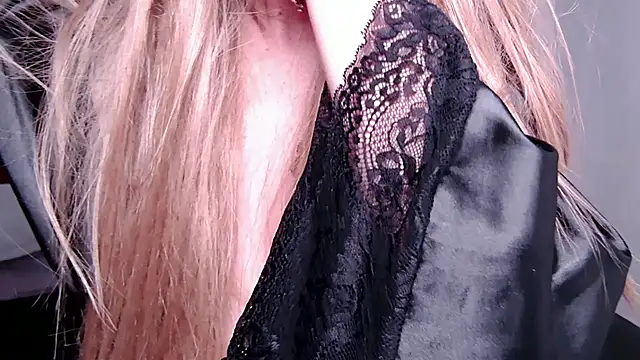 caarlywhitee online show from March 21, 2026, 10:02 pm