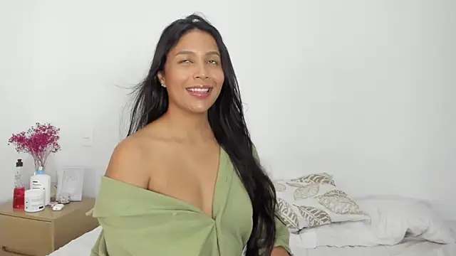 Snapshot of rouse_4 chatting on May 24, 2026, 8:20 pm rouse 4 online show from May 24, 2026, 8:20 pm