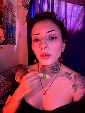 LiliJones  online show from September 14, 2025, 4:51 pm