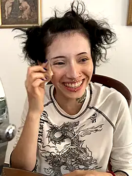 LiliJones  online show from October 22, 2025, 5:12 pm