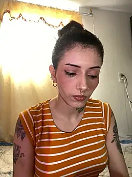 LiliJones  online show from January 15, 2026, 5:49 pm