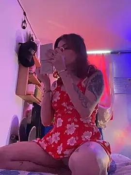 LiliJones  online show from March 20, 2025, 5:15 pm