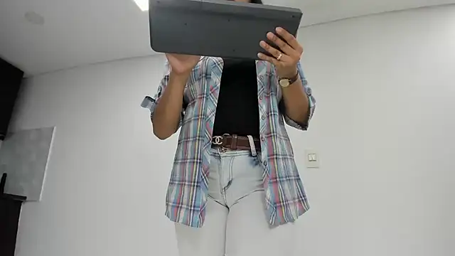 Luna Dumont online show from July 17, 2026, 11:18 am