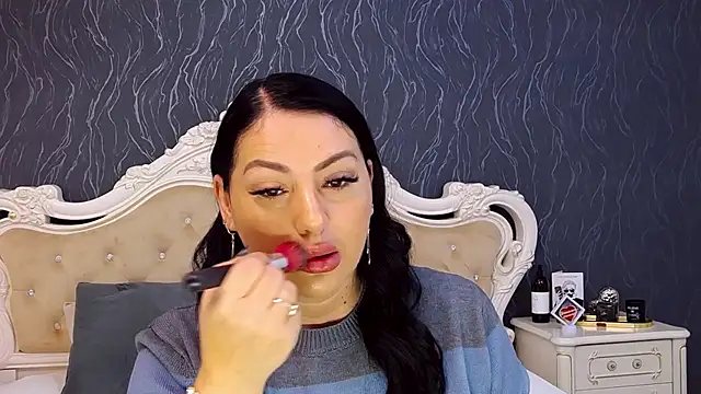 Lauren Saint online show from December 1, 2025, 8:15 am