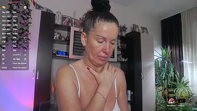 Snapshot of SheilaRyan chatting on March 3, 2026, 5:03 am SheilaRyan online show from March 3, 2026, 5:03 am