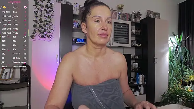 Snapshot of SheilaRyan chatting on February 25, 2026, 5:29 am SheilaRyan online show from February 25, 2026, 5:29 am