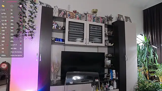 Snapshot of SheilaRyan chatting on March 9, 2026, 5:11 am SheilaRyan online show from March 9, 2026, 5:11 am