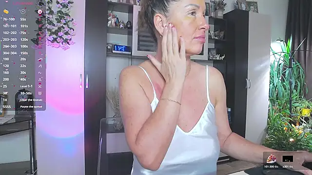 Snapshot of SheilaRyan chatting on February 7, 2026, 4:42 am SheilaRyan online show from February 7, 2026, 4:42 am