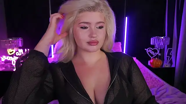 CocoSecretss online show from November 9, 2025, 7:45 am