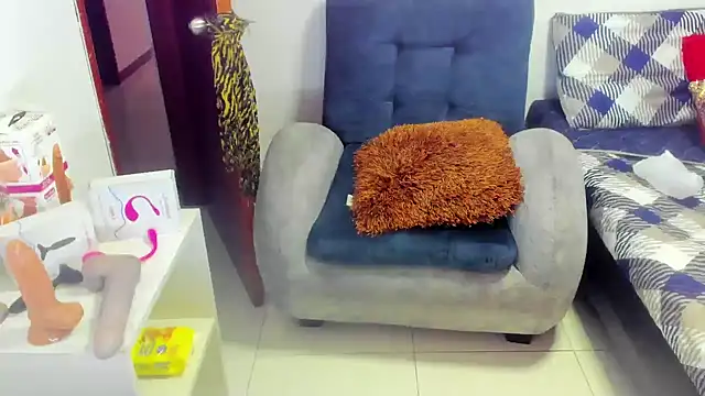 Snapshot of harly__queen chatting on February 25, 2025, 12:38 pm harly queen online show from February 25, 2025, 12:38 pm