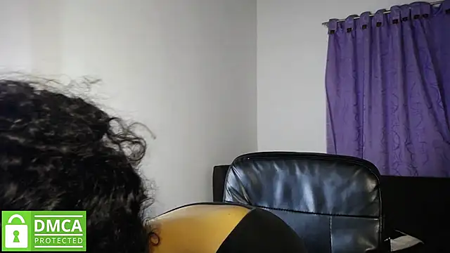 Snapshot of Mr_MrsCurie chatting on October 10, 2025, 10:43 pm Mr MrsCurie online show from October 10, 2025, 10:43 pm