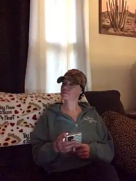 Snapshot of SidneyRaee chatting on February 19, 2026, 7:22 pm SidneyRaee online show from February 19, 2026, 7:22 pm