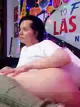 SidneyRaee online show from February 5, 2025, 8:14 pm