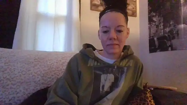 SidneyRaee online show from November 2, 2025, 3:17 pm