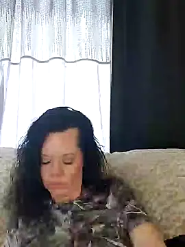 SidneyRaee online show from February 3, 2025, 4:52 pm