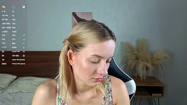 IdaValenti online show from October 10, 2025, 1:06 am