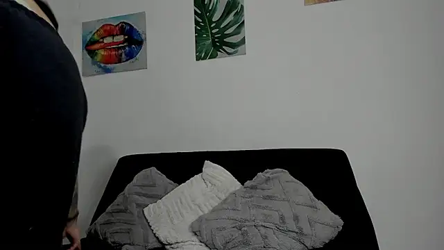 kassandra james online show from September 8, 2025, 7:02 pm