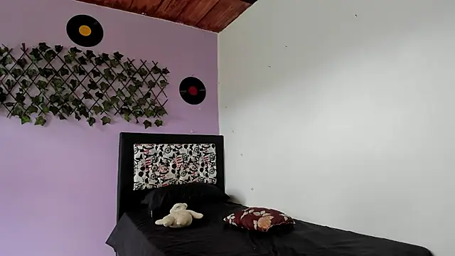 kassandra james online show from February 28, 2025, 3:04 pm