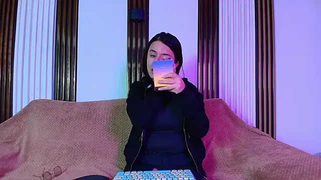 kassandra james online show from February 21, 2026, 1:24 pm