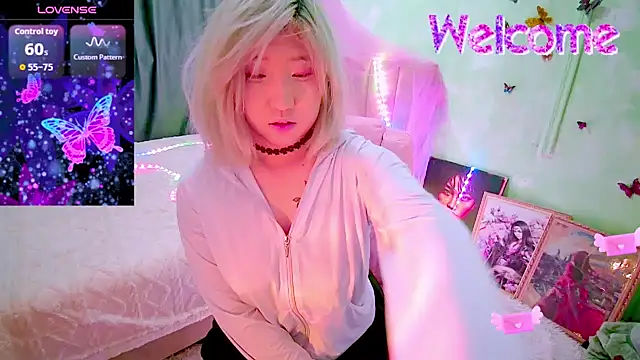 Akemilun online show from March 15, 2026, 5:42 pm