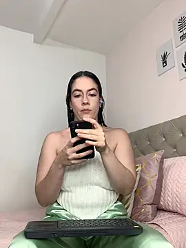 ImAlicee online show from January 13, 2026, 10:35 pm