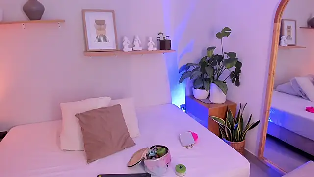 moll1e  online show from February 15, 2025, 11:50 am