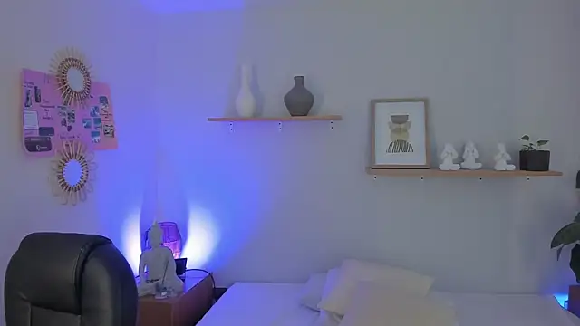 moll1e  online show from March 3, 2025, 12:17 pm