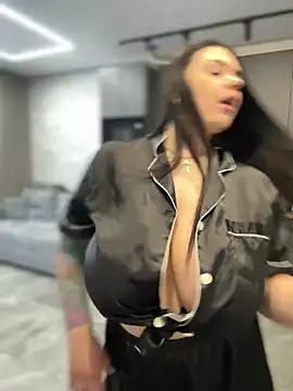 Snapshot of HugeBoobs- chatting on February 15, 2025, 7:06 am HugeBoobs- online show from February 15, 2025, 7:06 am