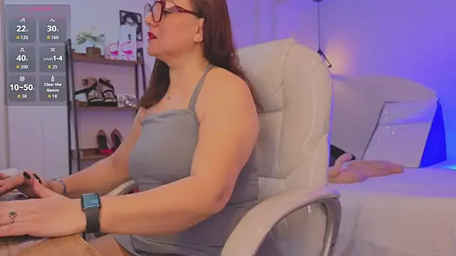 lady nylon  online show from October 16, 2025, 11:29 am